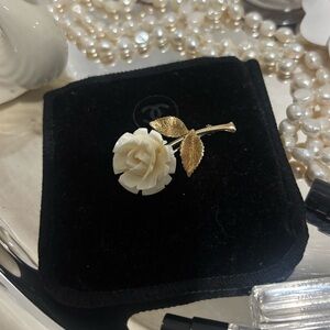 Vintage Elegant Gold and Cream Rose Brooch